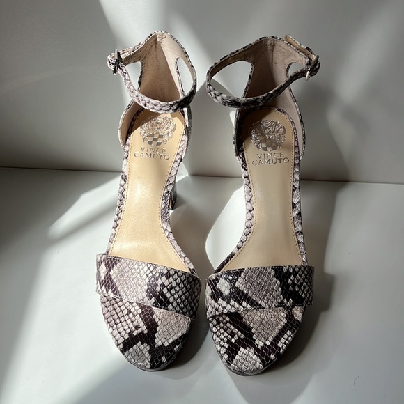 *NWT* Vince Camuto Heels - Picture 5 of 5